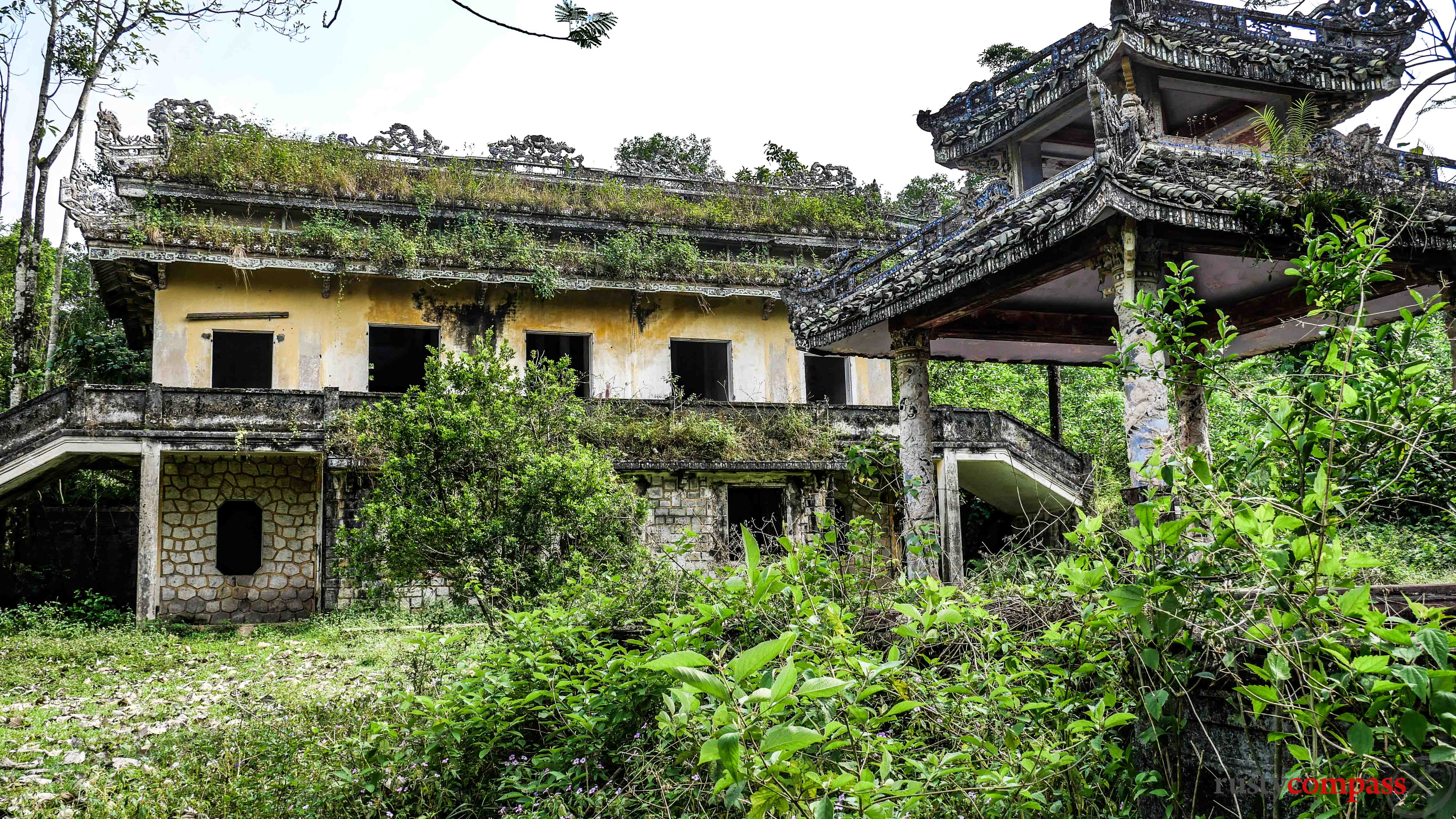 Ngo Dinh Can's spooky abandoned mansion - Hue